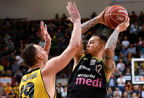 队制造机会 队制造机会